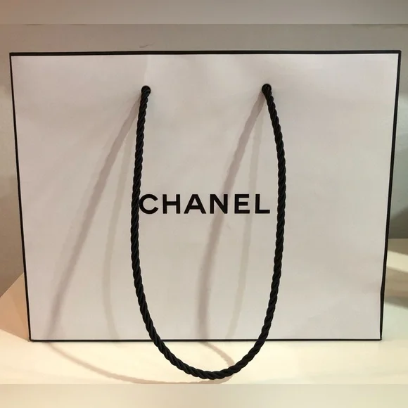 CHANEL gift bag white - Picture 1 of 3